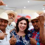 Con excesivo gasto para el erario municipal y poco público, Renán Barrera Concha rinde el primero de varios “informes itinerantes”