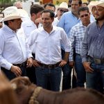 “Huacho” Díaz quiso robar protagonismo ante ganaderos pero lo ignoraron