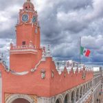 Derriban y decapitan estatua de AMLO recién colocada