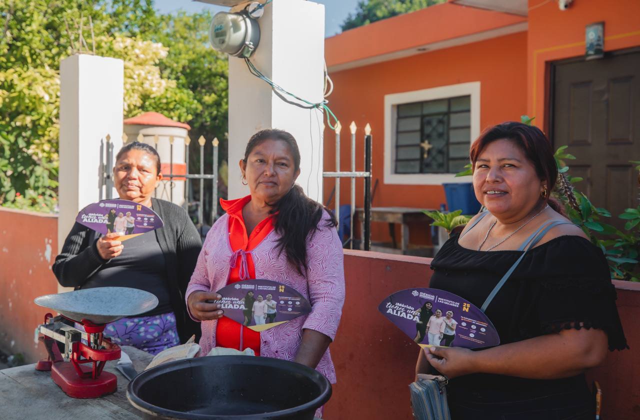 Brigadas del Ayuntamiento recorren las 47 comisarías con la campaña “En Mérida tienes una aliada”