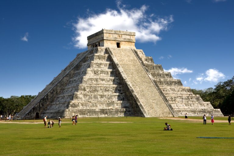 el-castillo--148592462-59a70345685fbe001067598e
